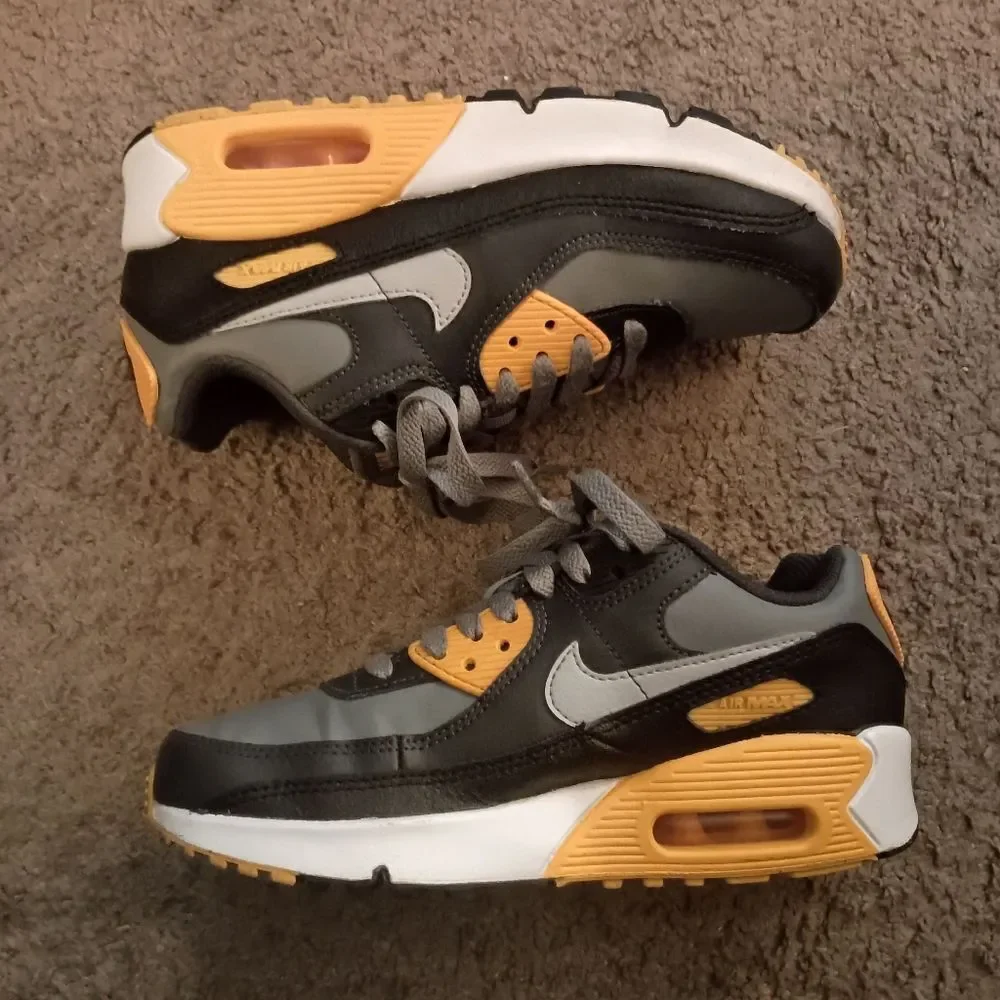 Nike Air Max 90 Smoke Grey/ Lt Smoke Grey (HF6358 004) GS Size 3 PRE-OWNED